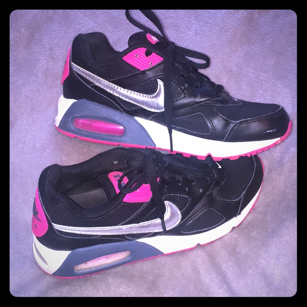 Nike Air Max Size 8 - GUC!!